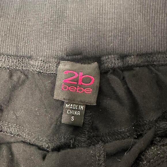 2B Bebe Size Small Black Vintage Capris Suoer Soft & Flattering - Picture 2 of 6